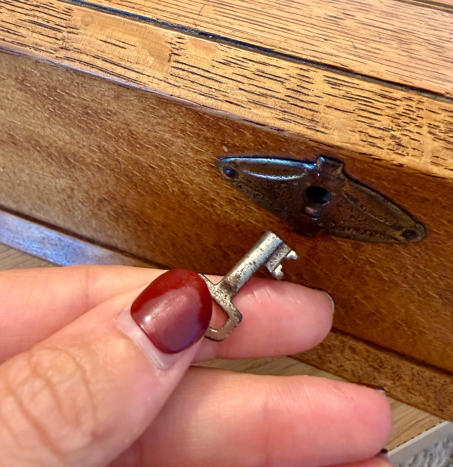 Antica scatola da scrittura, Belgio anni ‘30, con chiave funzionante e scomparto ribaltabile