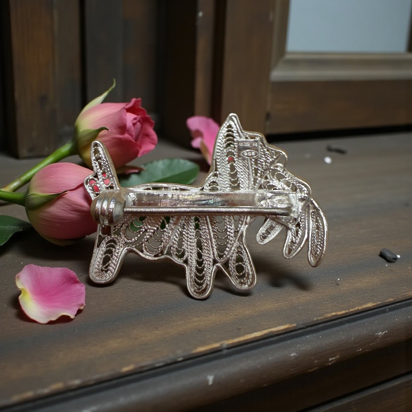 Spilla vintage italiana in filigrana d’argento a guisa di cagnolino