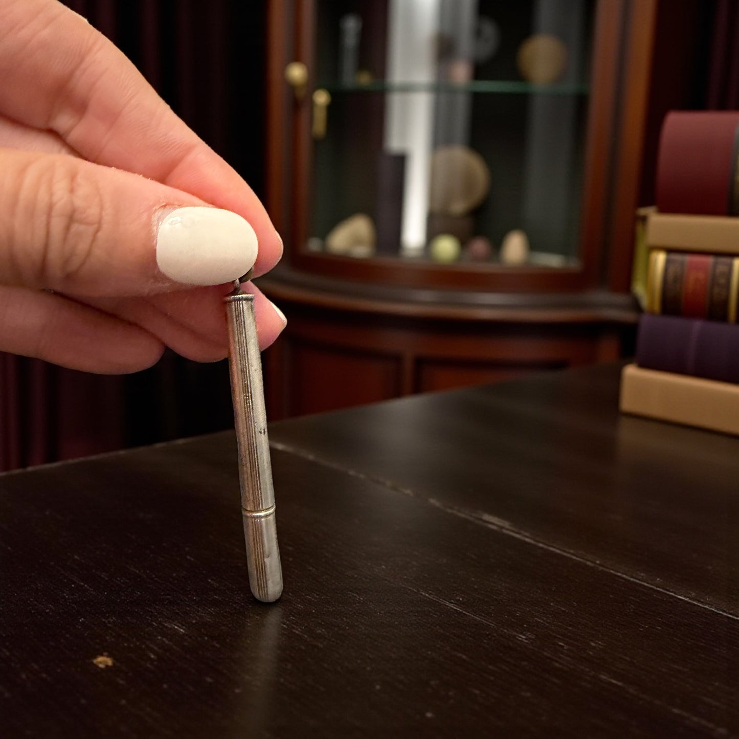 Antico strumento vittoriano, stuzzicadenti retrattile in argento da Chatelaine