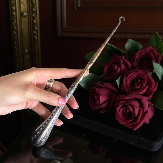 Antico tire-botte, tira lacci per stivaletti da donna con manico in argento, fine ‘800