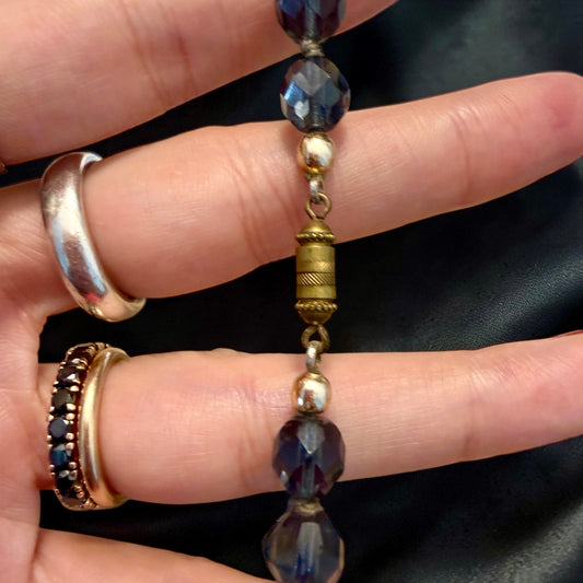 Collana lunga in perle sfaccettate smoky glass fine anni ‘40 annodata a mano