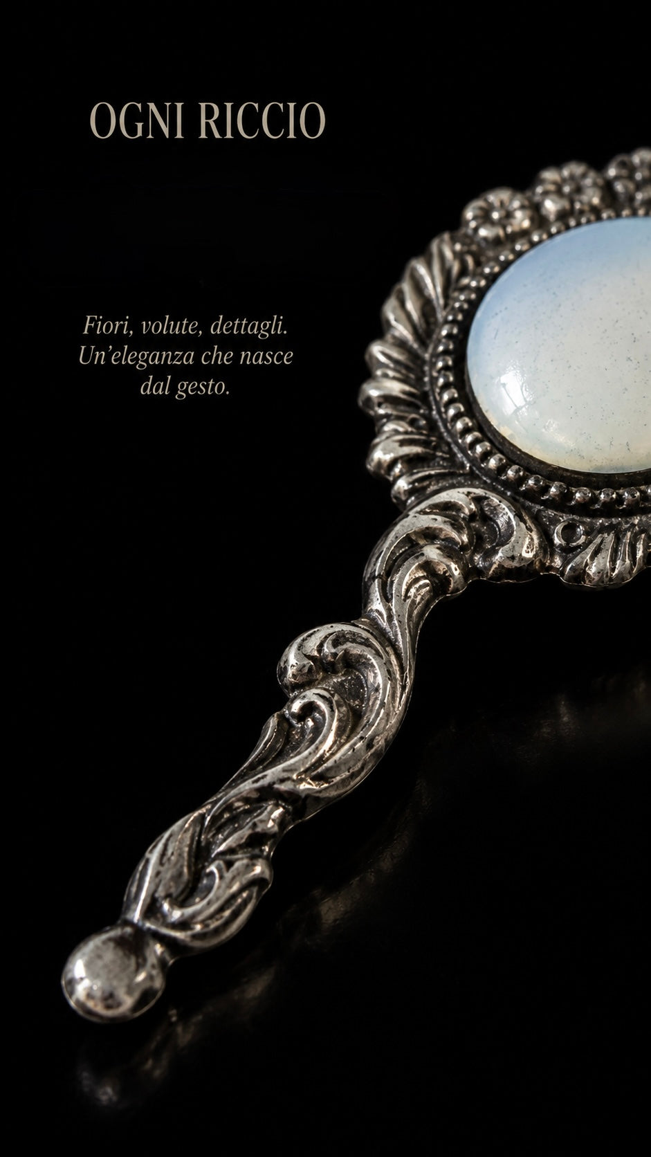 Spilla antica anni ‘40 a guisa di piccolo specchio a mano, con opalite