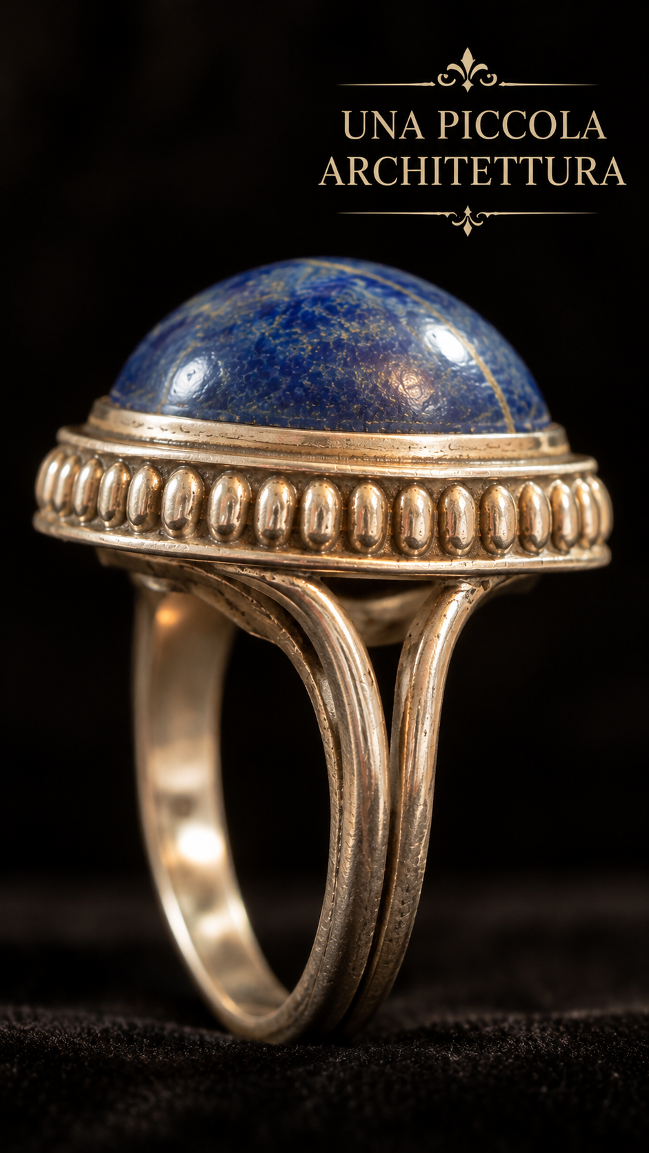 Anello in argento con cabochon rialzato in lapis