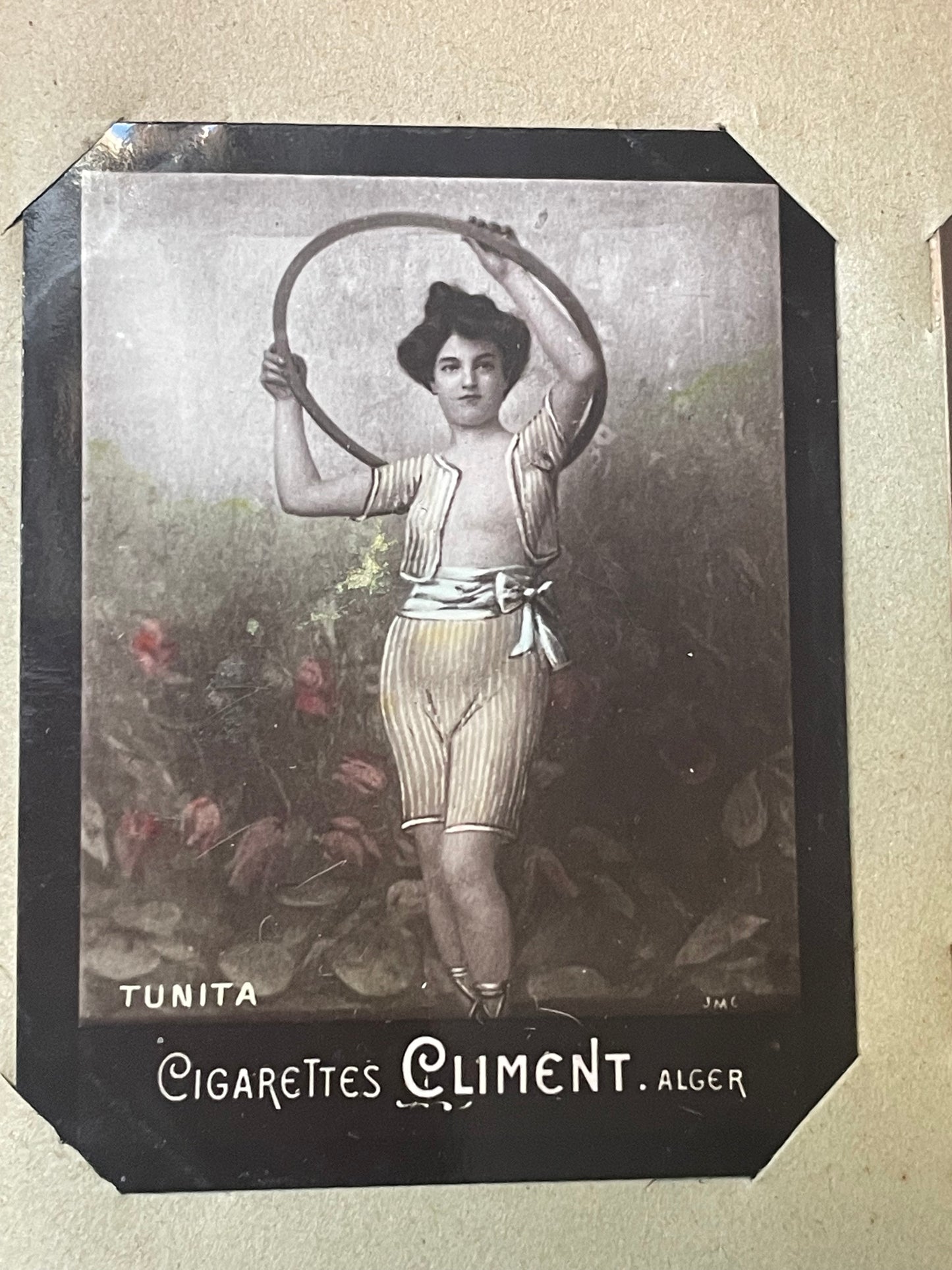 Antico album di Ephemera pubblicitari 1906, foto virate femminili, completo, Climent pz 400.