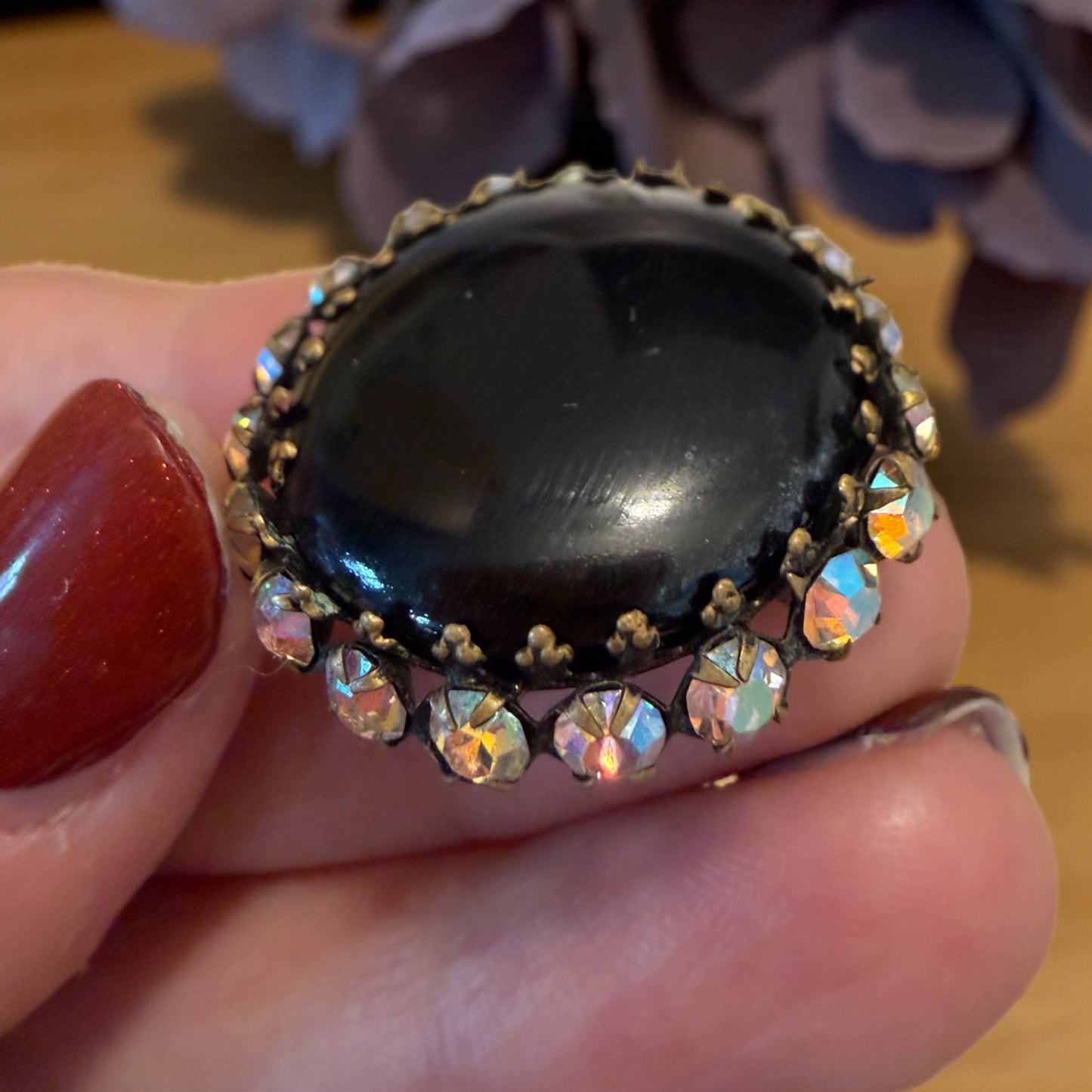 Spilla dramatic noir anni ‘50 con strass Aurora Borealis