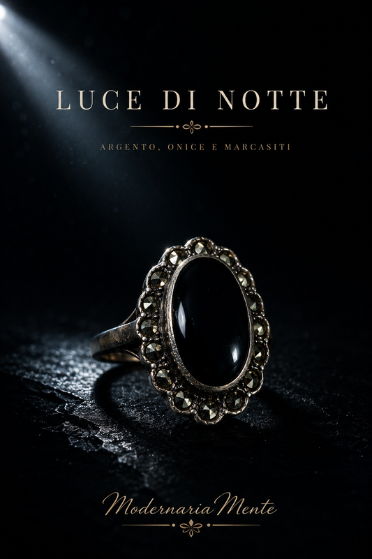 Anello argento 925 con onice lucidato e cornice in marcasiti