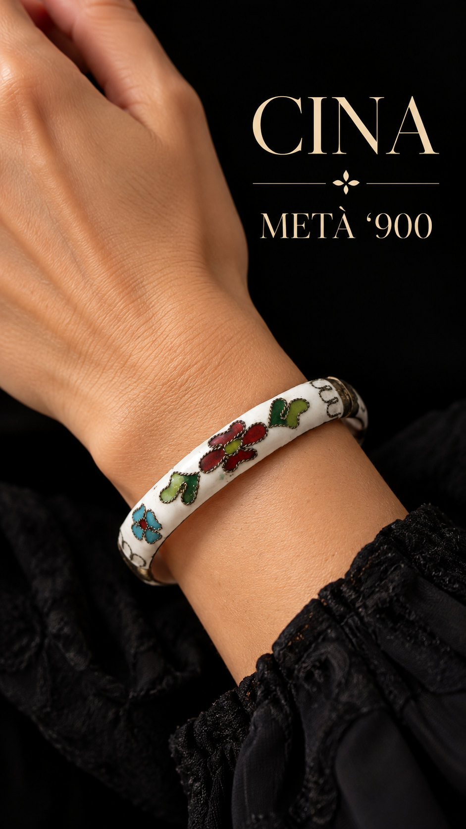 Bracciale rigido apribile in metallo e smalto cloisonné fiori con fondo bianco