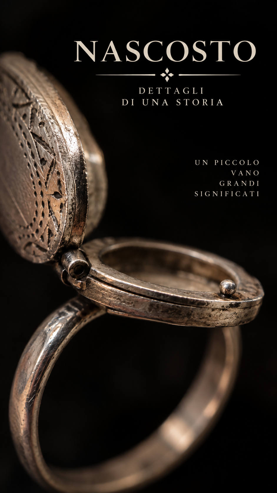Anello in argento con vano segreto, poison ring o locker ring anni ‘40-‘50 inciso