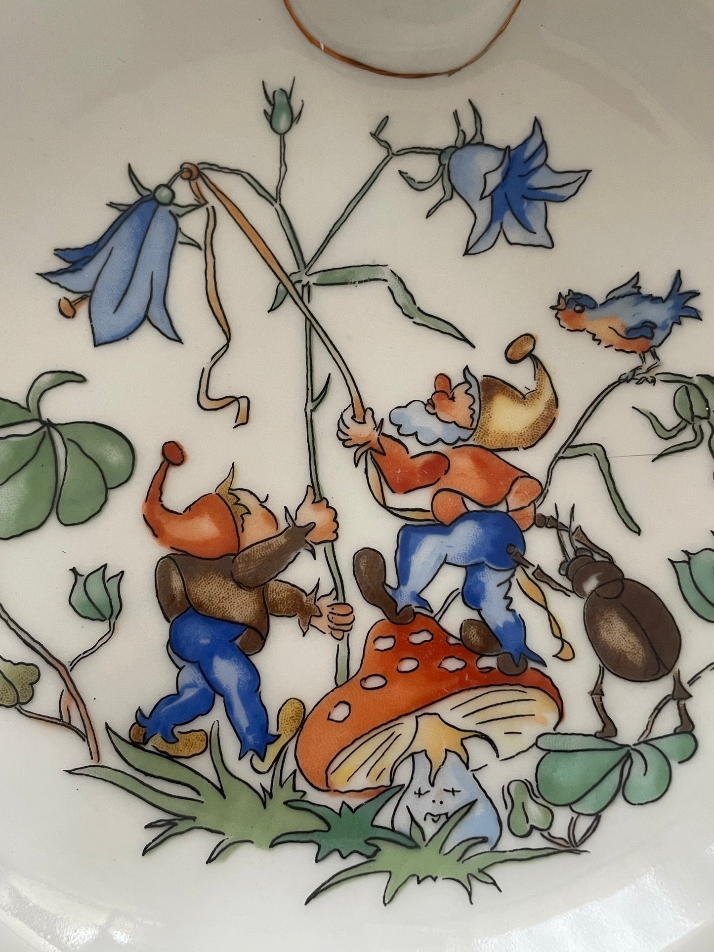 Antico piatto da pappa Limoges bordi oro e tappo a cagnolino, anni ‘50
