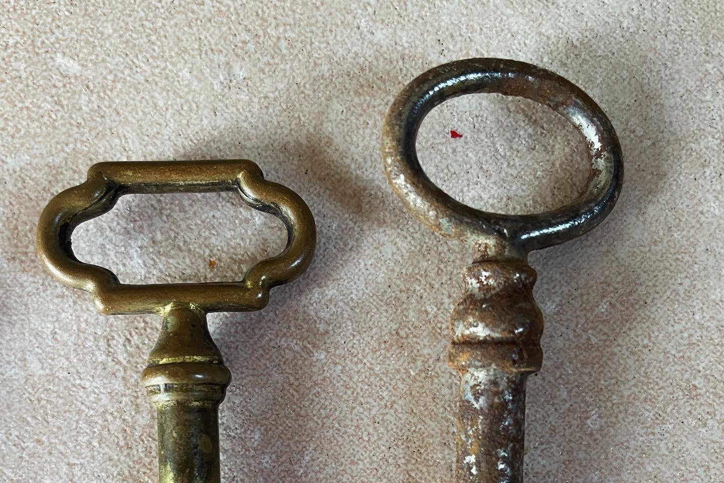 Collection of 10 ancient keys