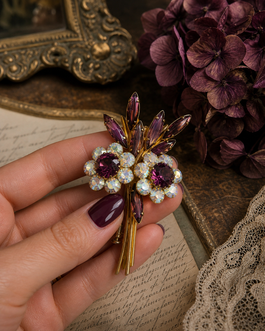 Spilla a bouquet floreale belga con Aurora Borealis in confezione originale d’epoca
