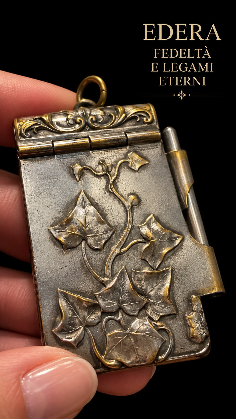Antico carnet de bal da Châtelaine intonso con decorazione bifacciale liberty floreale e anellino