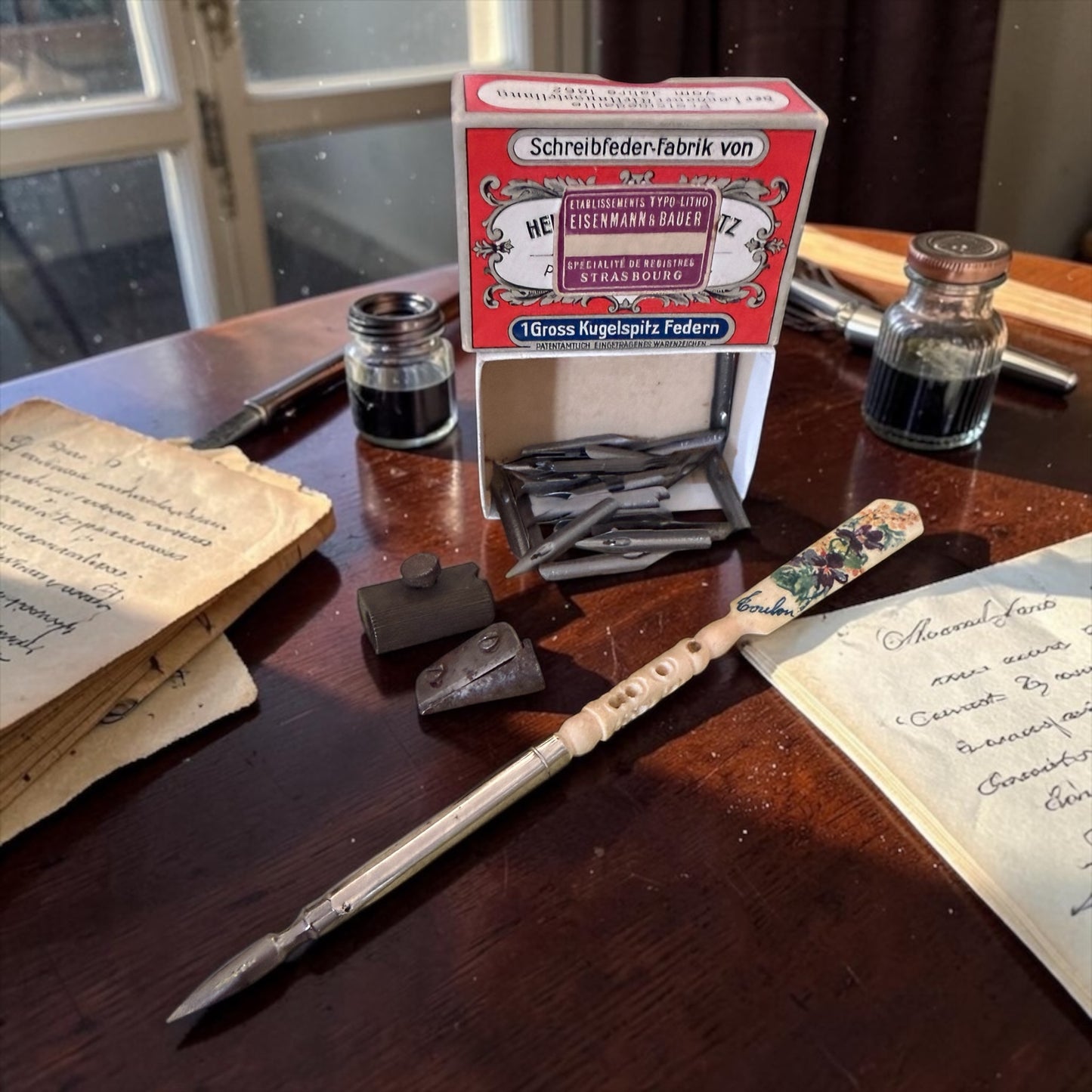Set da scrittura d’epoca primo ‘900: porteplume con lente Stanhope, pennini in conf d’epoca e tempera penne