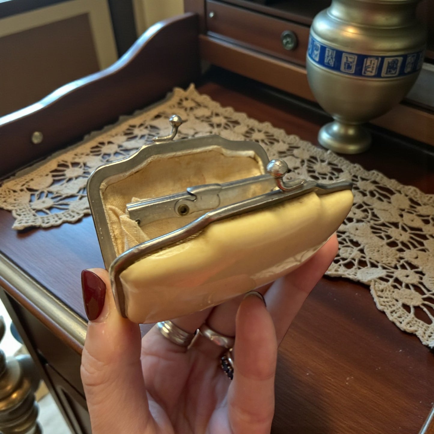 Portamonete da borsetta Liberty in bachelite con decori argentati