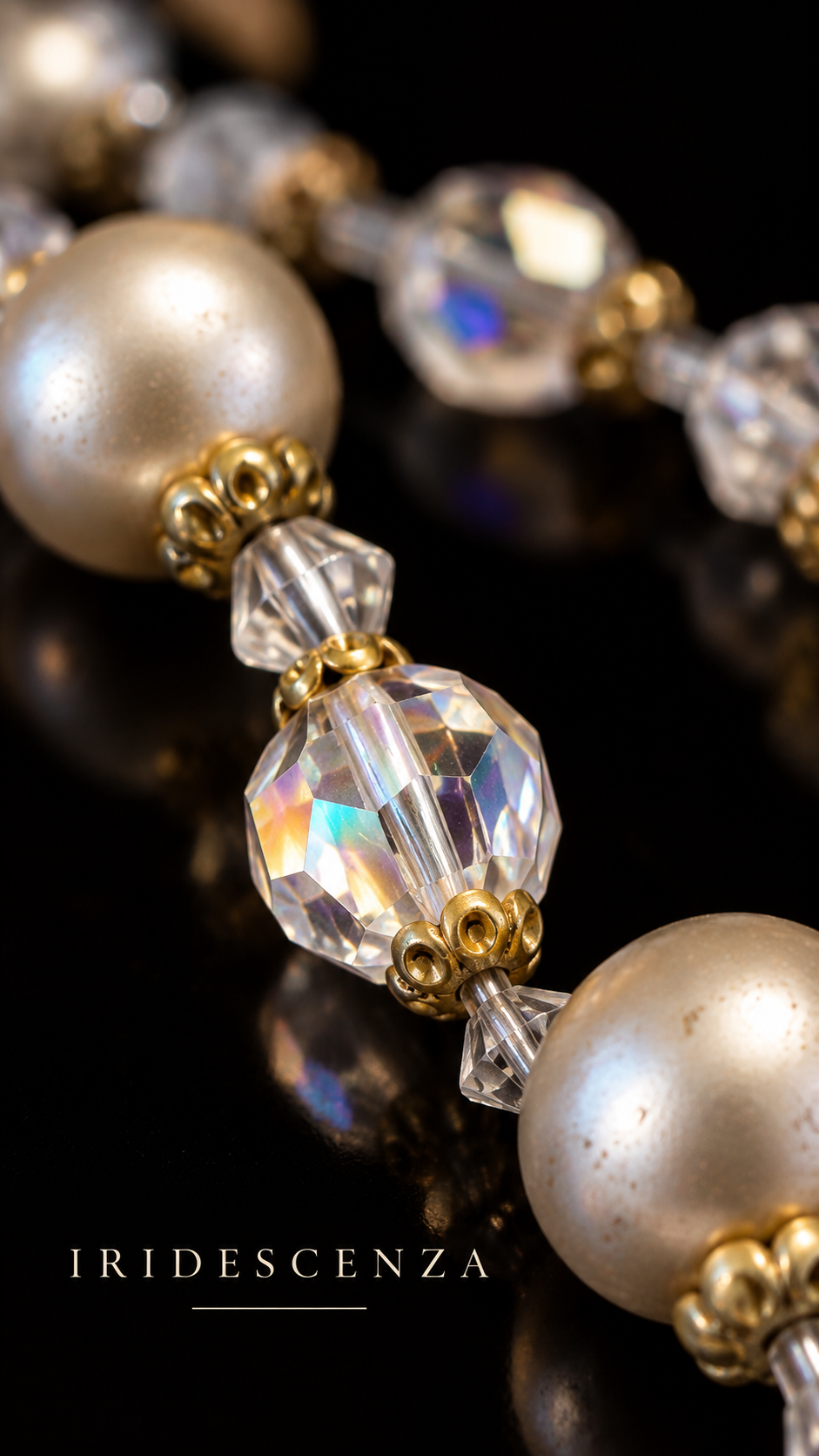 Collana gioiello a due fili con alternanza di perle e elementi in vetro sfaccettato Aurora Borealis