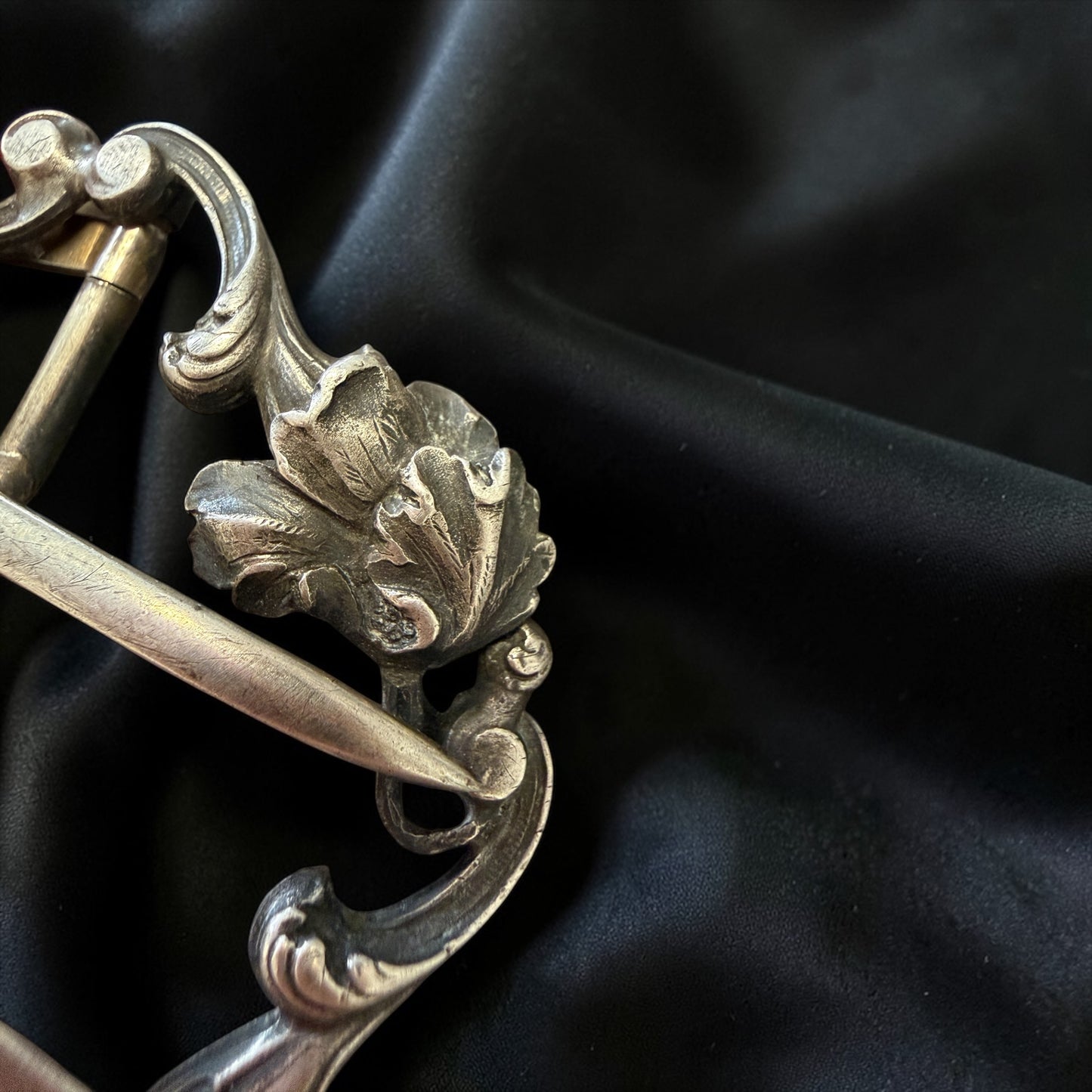 Fibbia esclusiva Art Nouveau in argento massiccio francese, pezzo raro