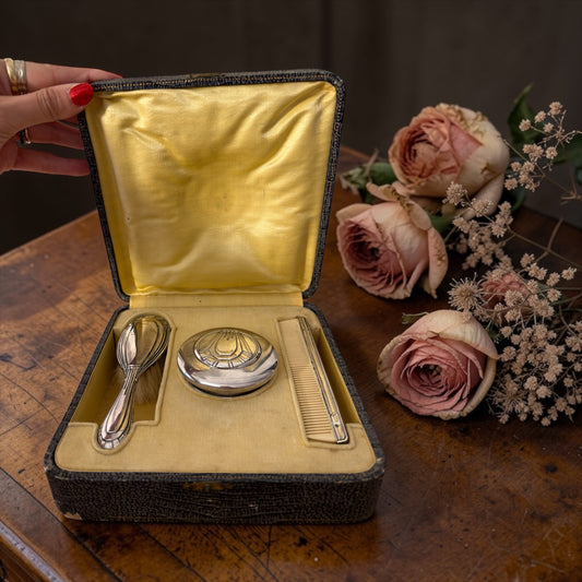 Set completo da toeletta anni ‘30, argento & placcato argento, in custodia d’epoca