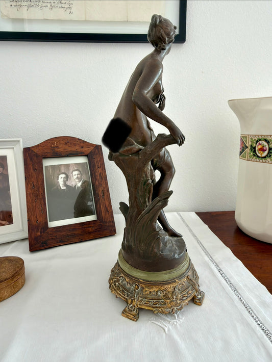 Scultura in regule Art Nouveau firmata Perron, titolo “Surprise”, fine 800 primo 900