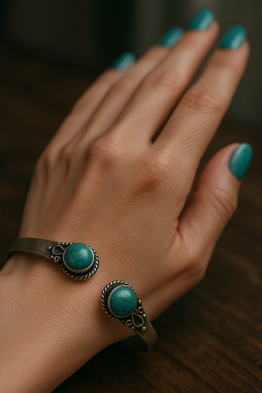 Bracciale aperto boho chic regolabile placcato argento, Nepal ca anni ‘80