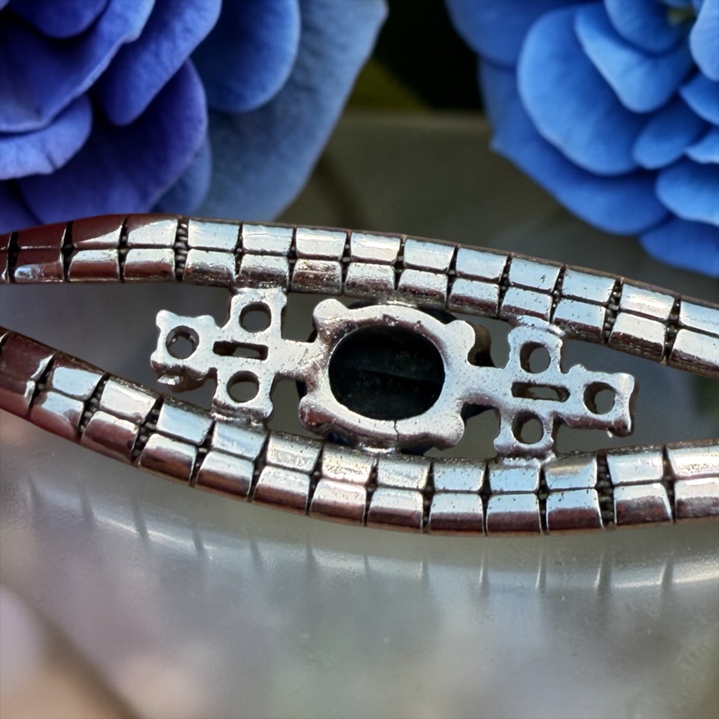 Bracciale argento anni ‘60 maglia semi rigidida con centrale azzurro profondo e zirconi