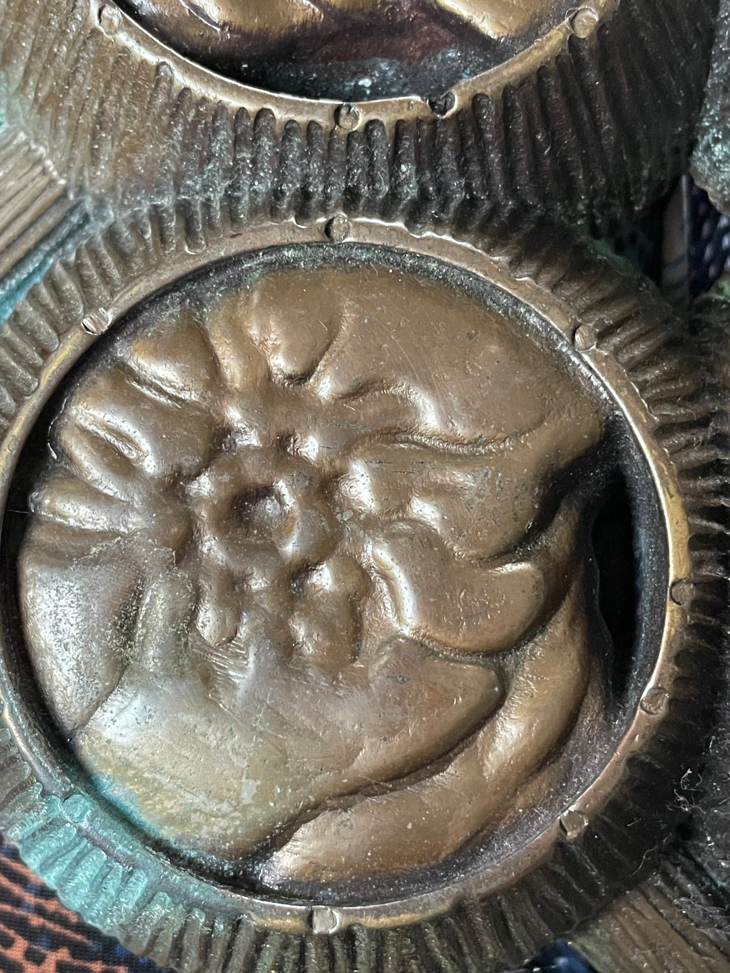 Grande posacenere scultoreo in bronzo art déco