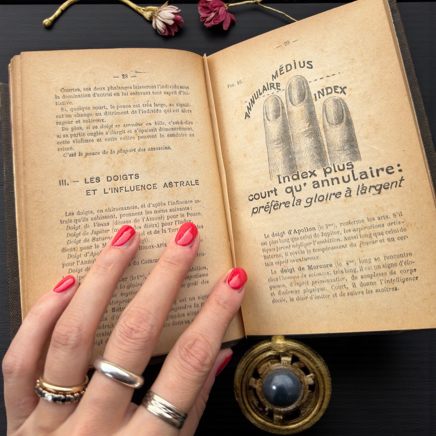 Libro antico di chiromanzia “Que qu’on lit dans la maine”, prima ed. 1906