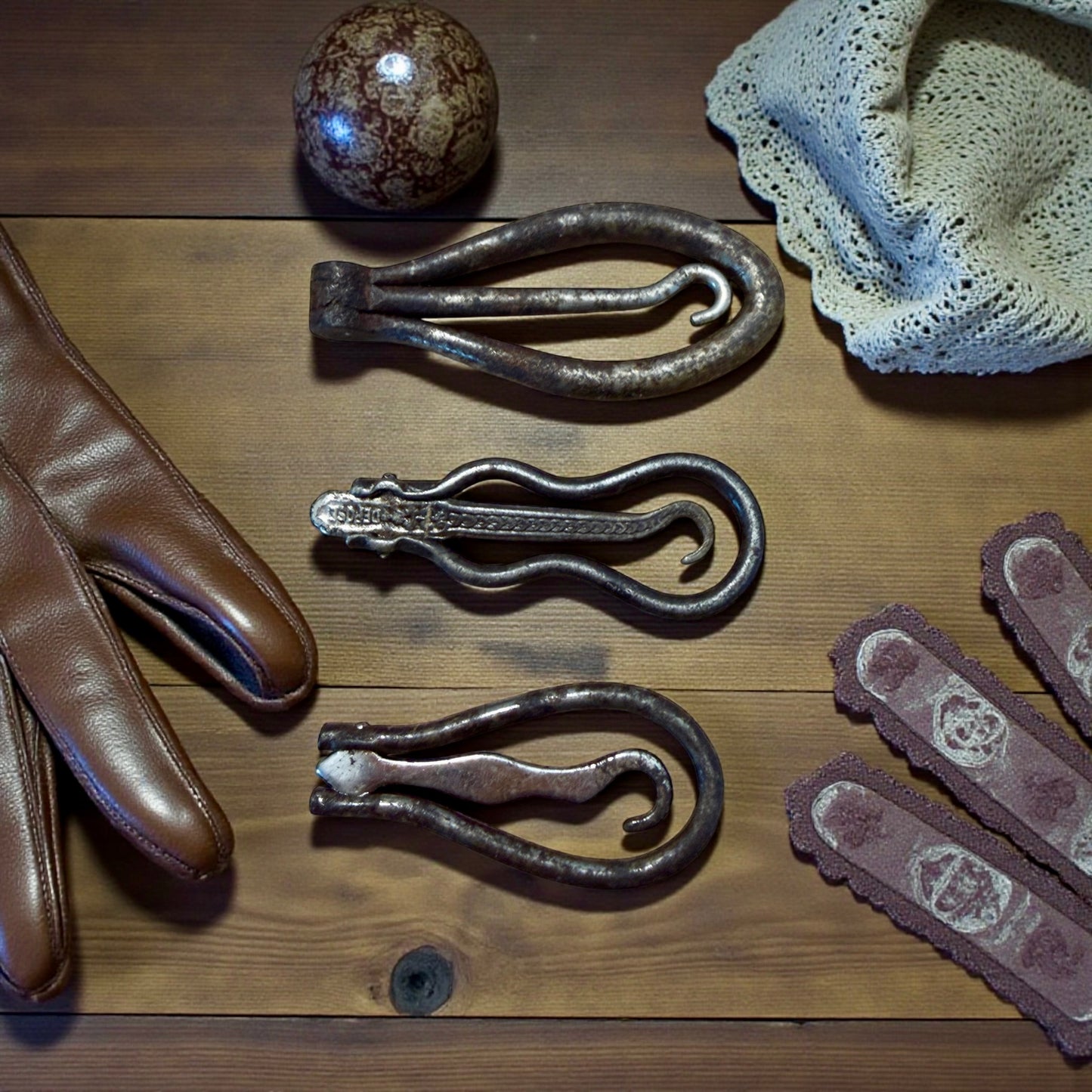 Lotto di n. 5 botton hooks ganci per allacciare guanti e stivaletti, 1900 ca