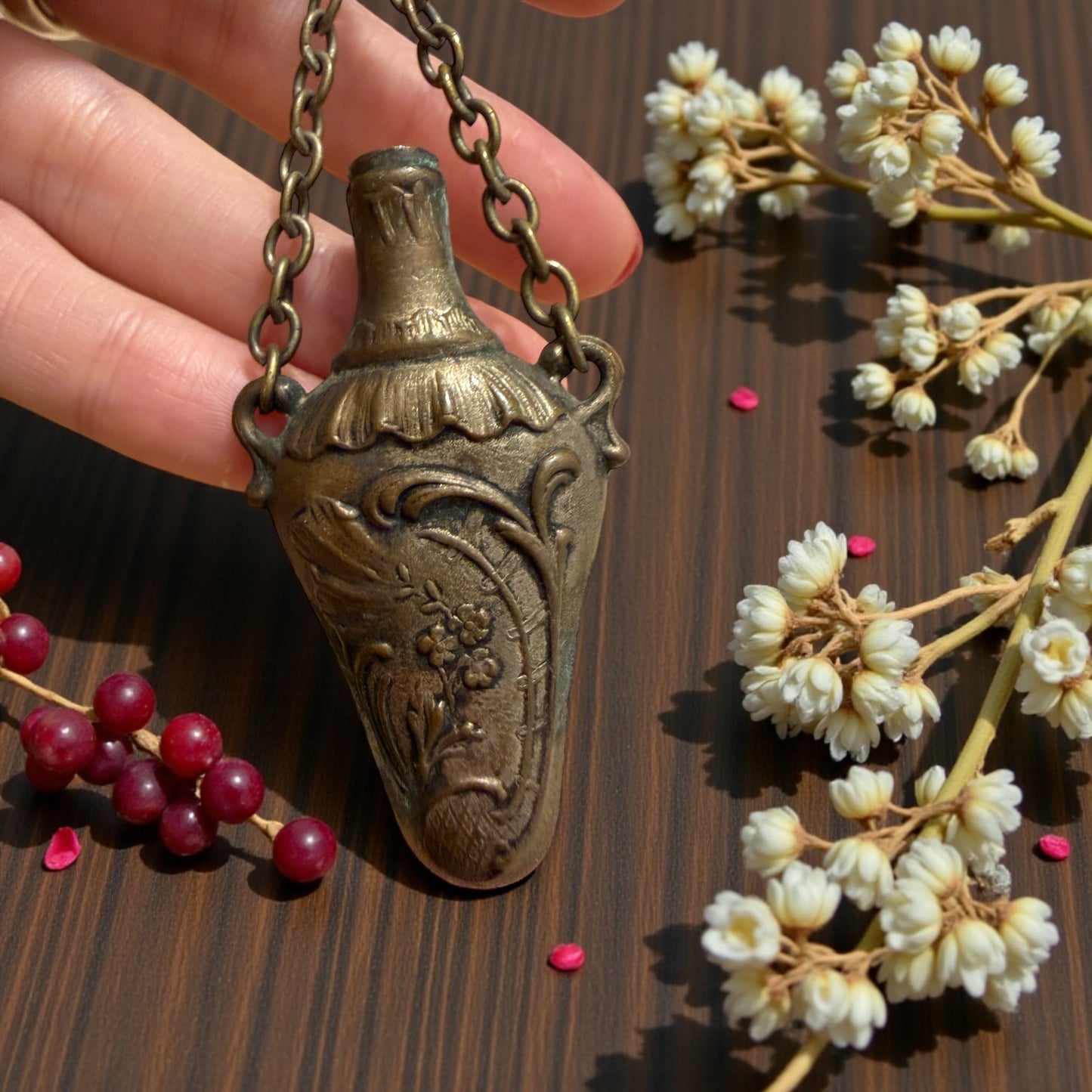 Pendente gioiello porta essenza/profumo da Chatelaine