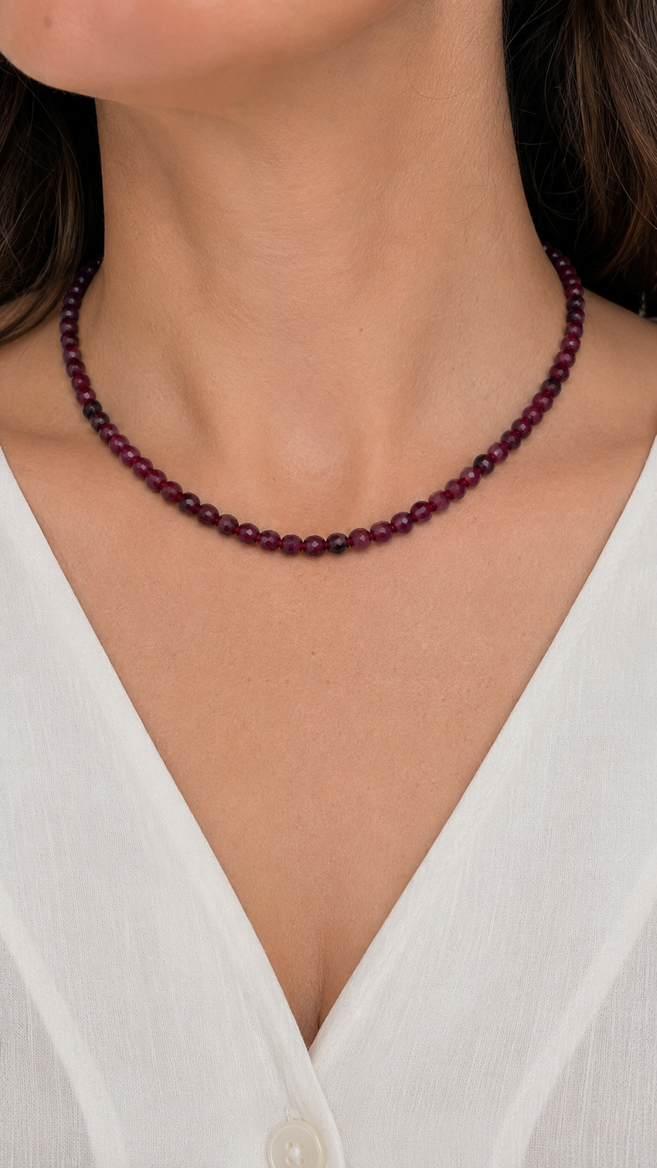Collana con piccole perle sfaccettate di probabile granato, ved. Descrizione