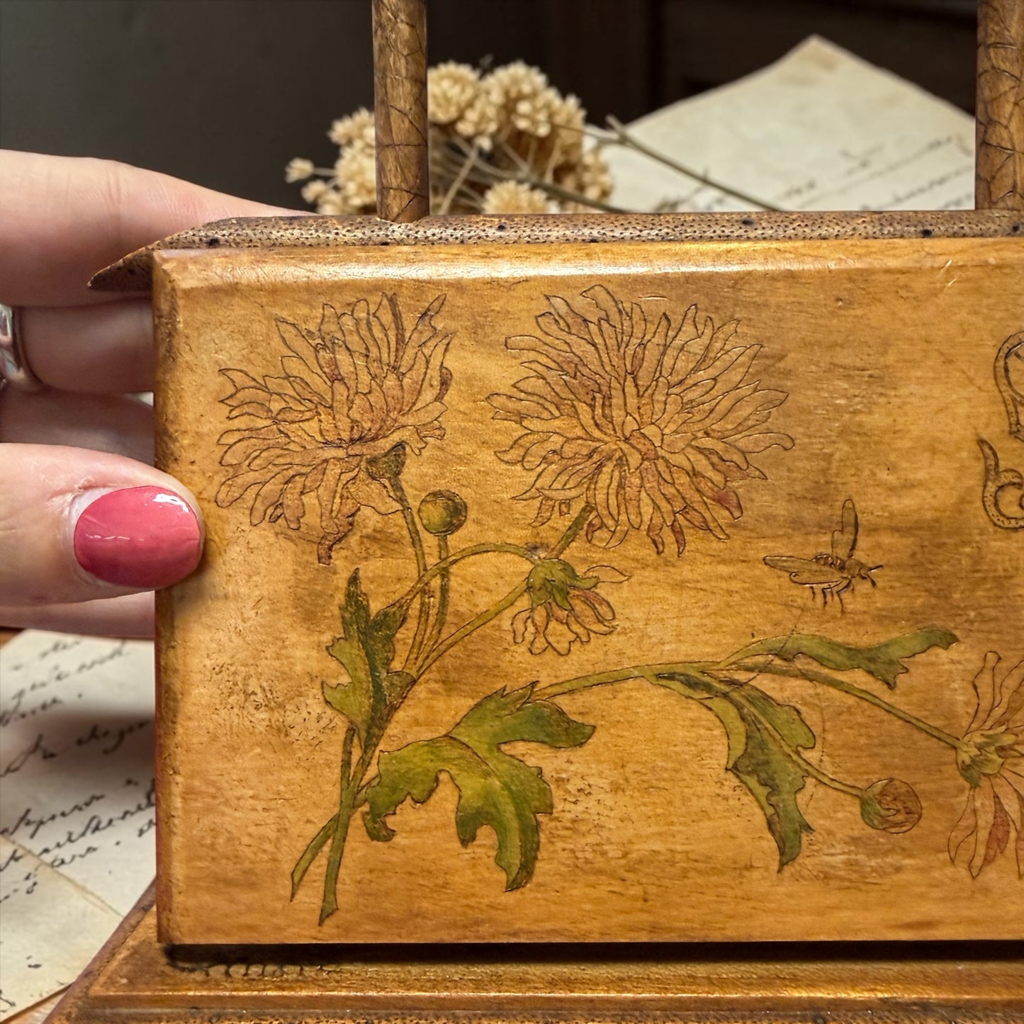 Antico porta lettere da scrittoio richiudibile, Liberty, monogramma M R