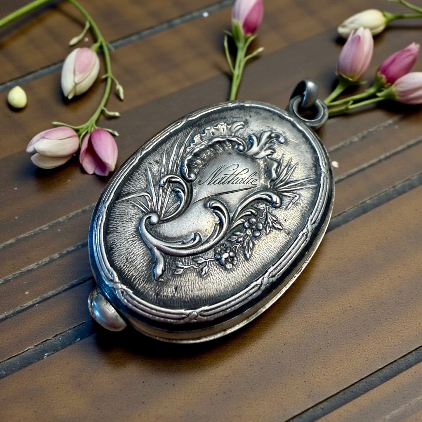 Medaglione in argento massiccio Art Nouveau fine ‘800 con specchio a scorrimento finemente inciso