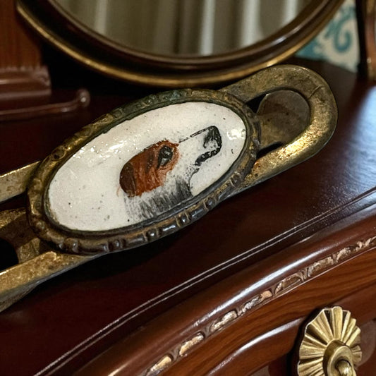 Ferma cravatte con smaltino cane, fine ‘800 primo ‘900