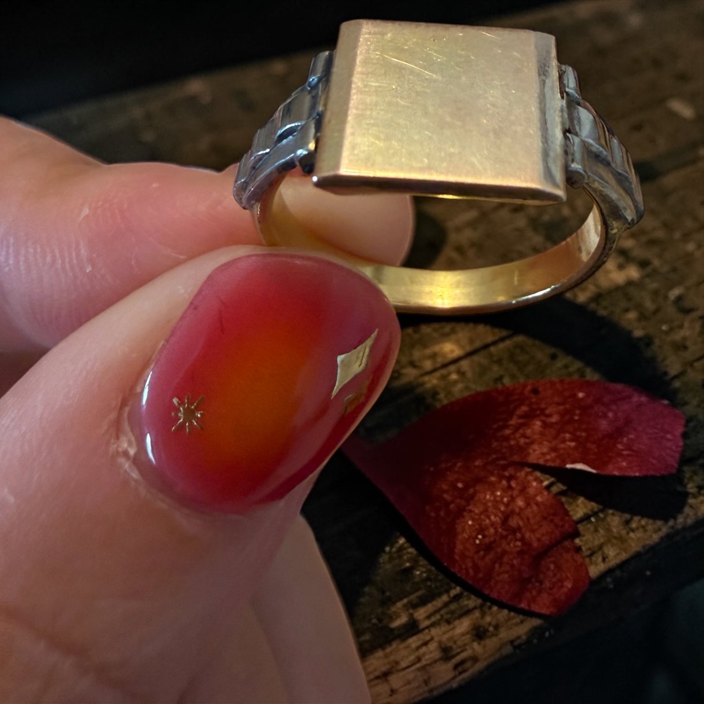 Anello Chevalier oro 14 k e placca per iniziali