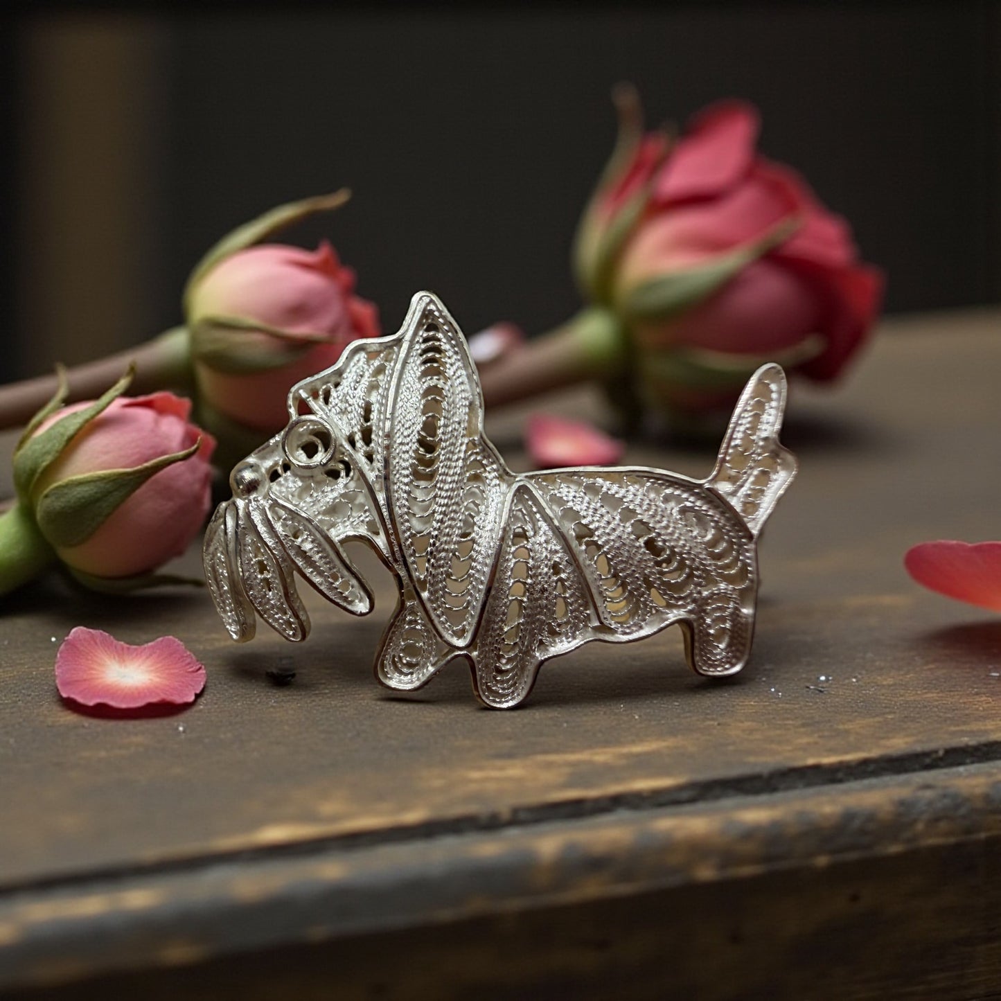 Spilla vintage italiana in filigrana d’argento a guisa di cagnolino