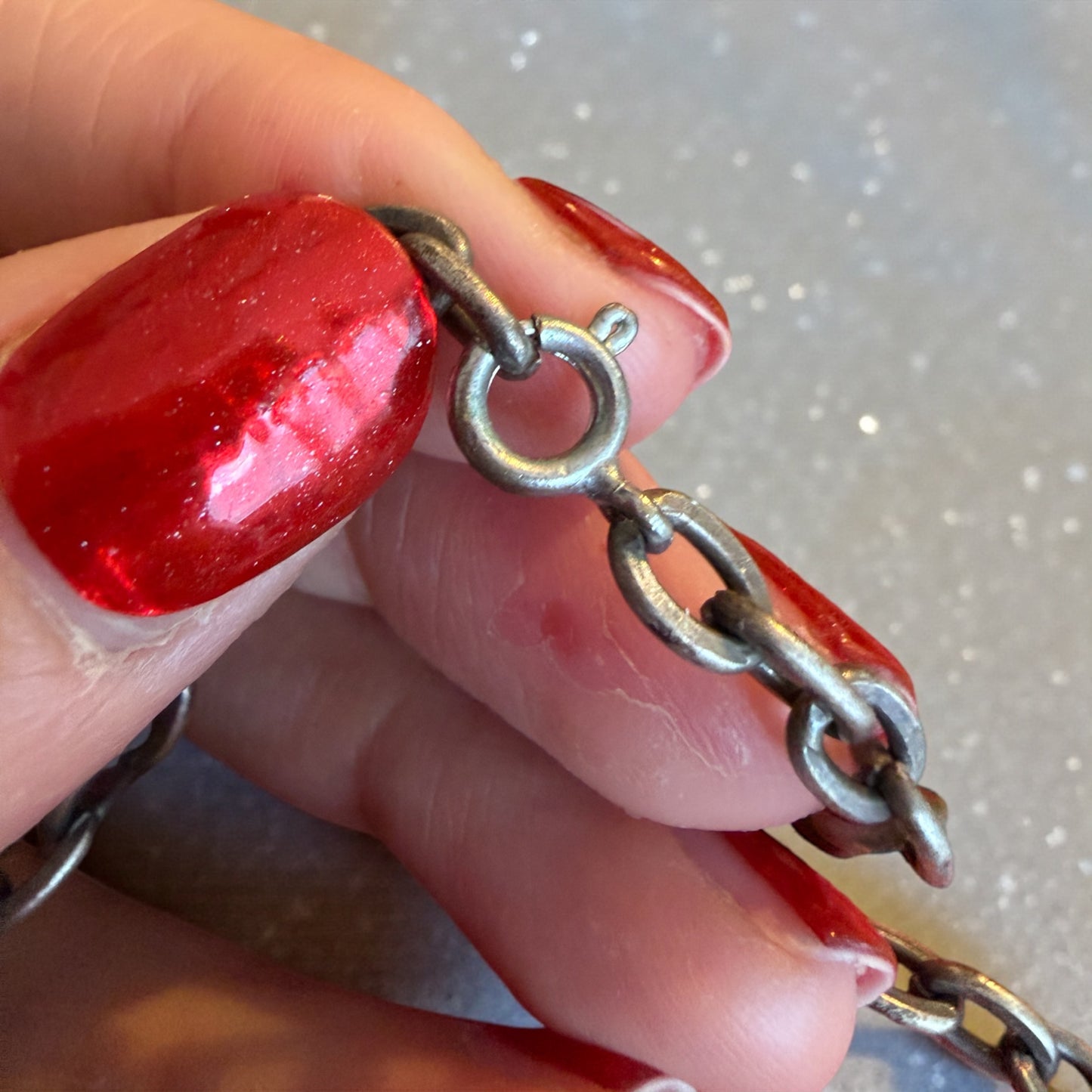 Collier con pendente floreale a giorno Liberty revival, ca anni ‘60 bagno in argento basso titolo