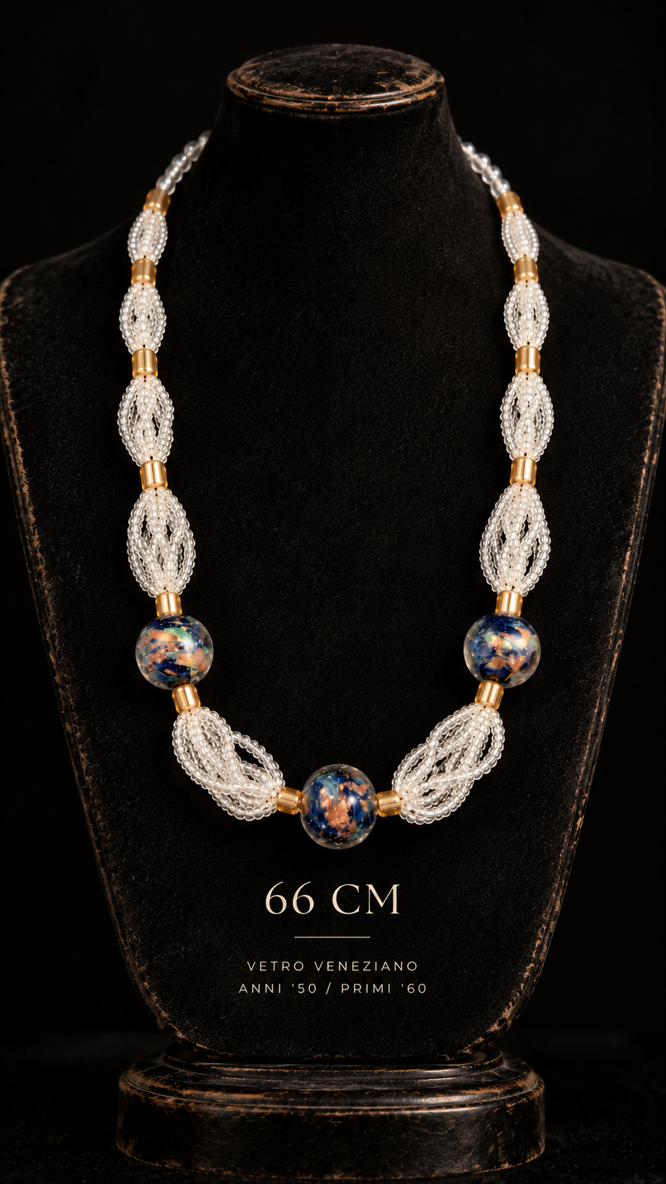 Collana multifilo in perline di vetro con tre grandi perle lavorate veneziane a guisa di pianeti, fine anni ‘50 primi ‘60
