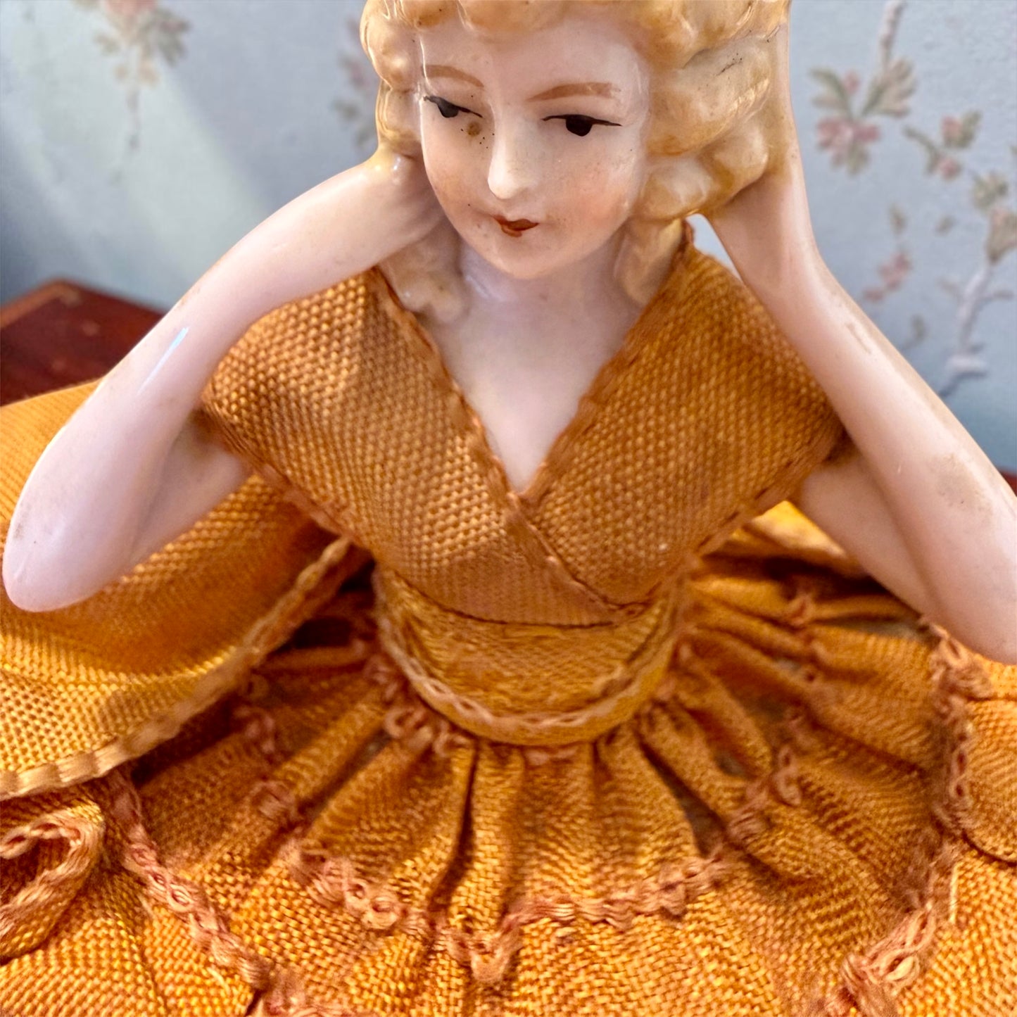 Half Doll con scatolina sotto la gonna, anni ‘20