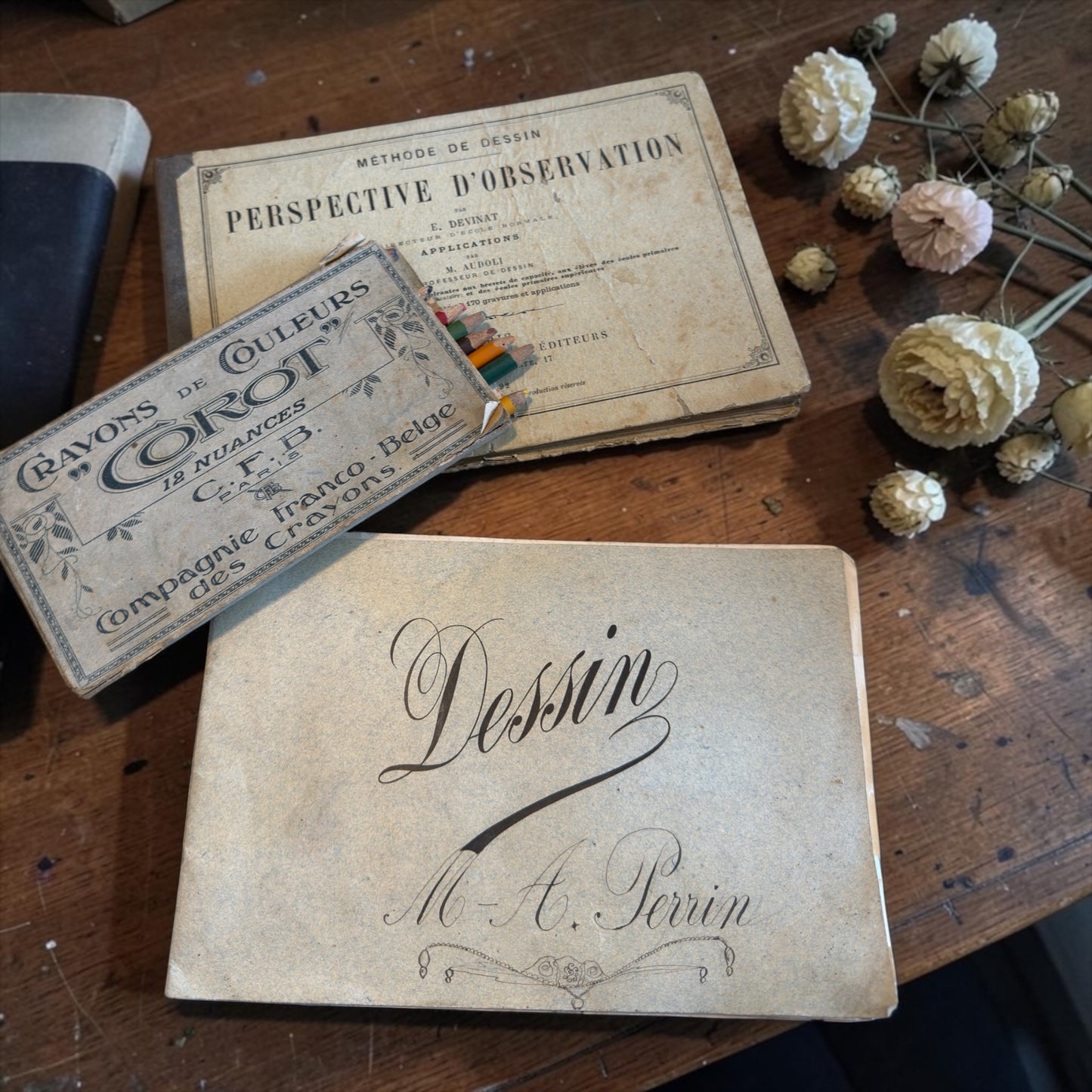 Lotto maison d’art: libro prospettiva fine ‘800, album da disegno e pastelli d’epoca