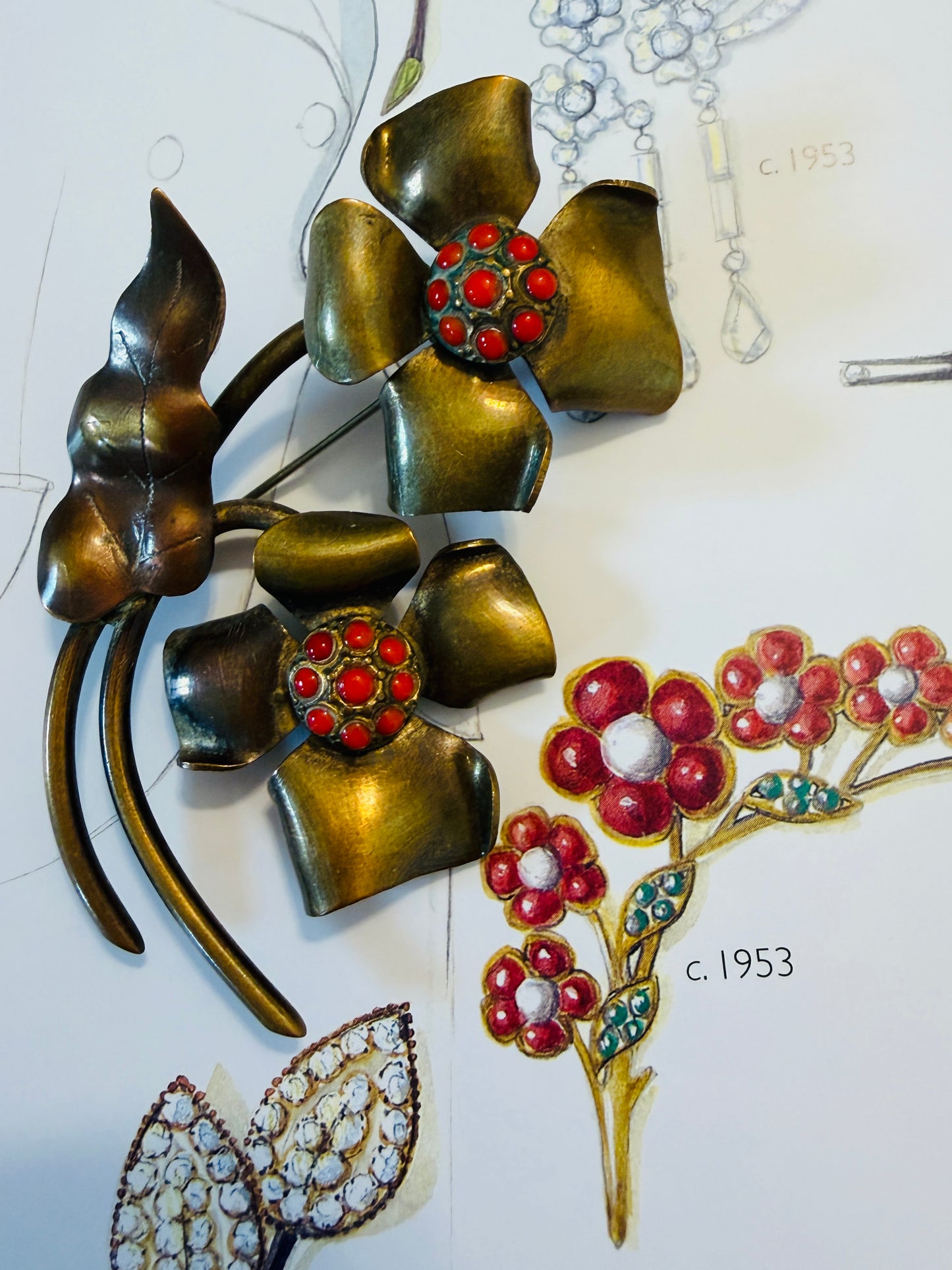 Grande Spilla anni ‘50 con cabochon corallo ￼