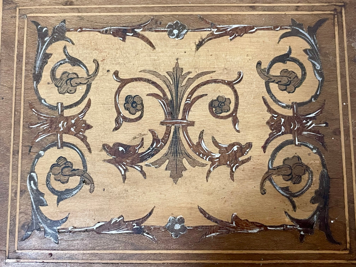 Piccolo scrigno porta gioielli intarsiato, botteghe italiane, fine ‘800 primo ‘900