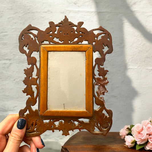 Cornice a singola luce intagliata, stile Black Forest, 1880 - 1900