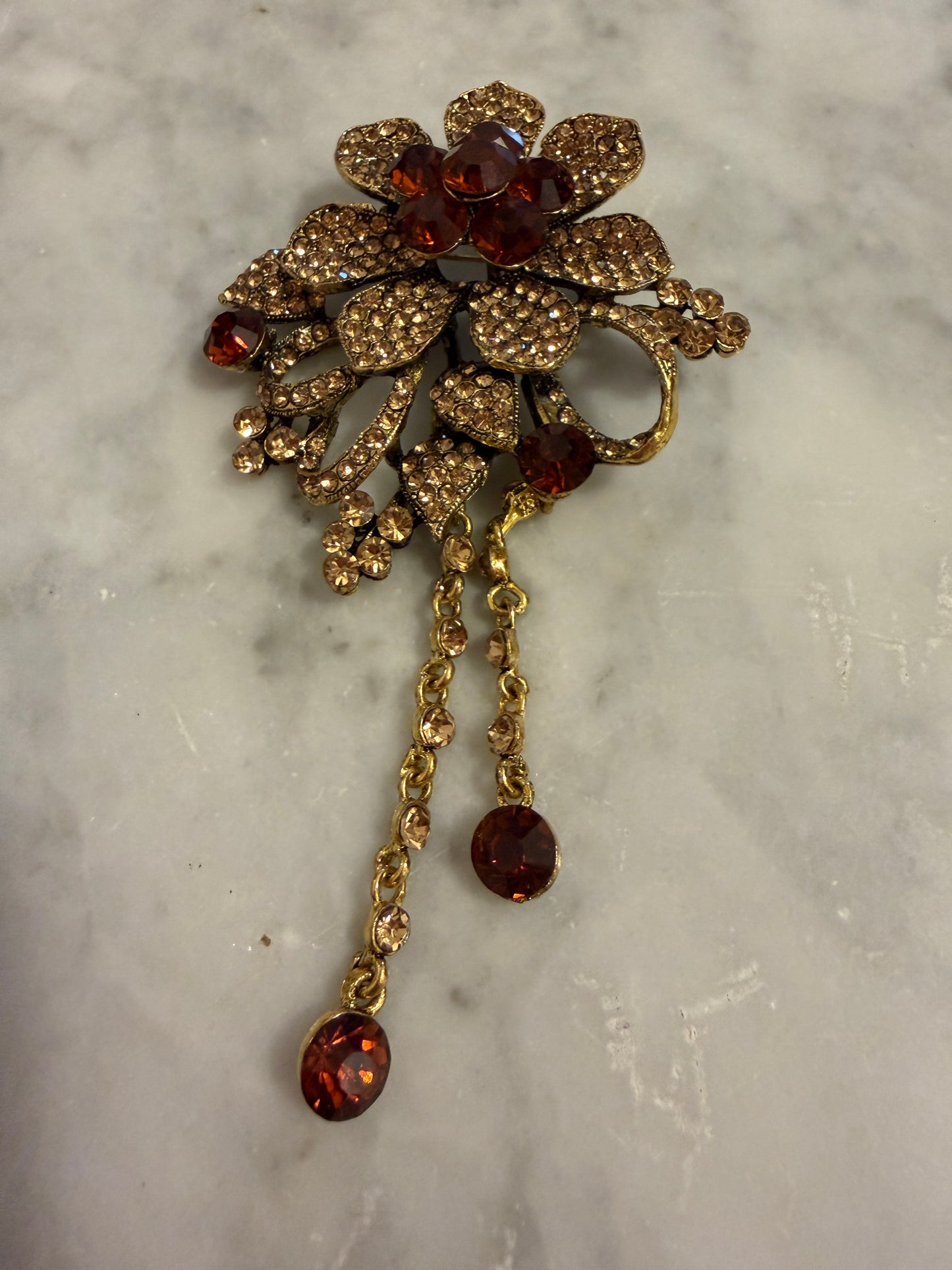 Spilla dangle crystals floreale color champagne, 80s - 90s
