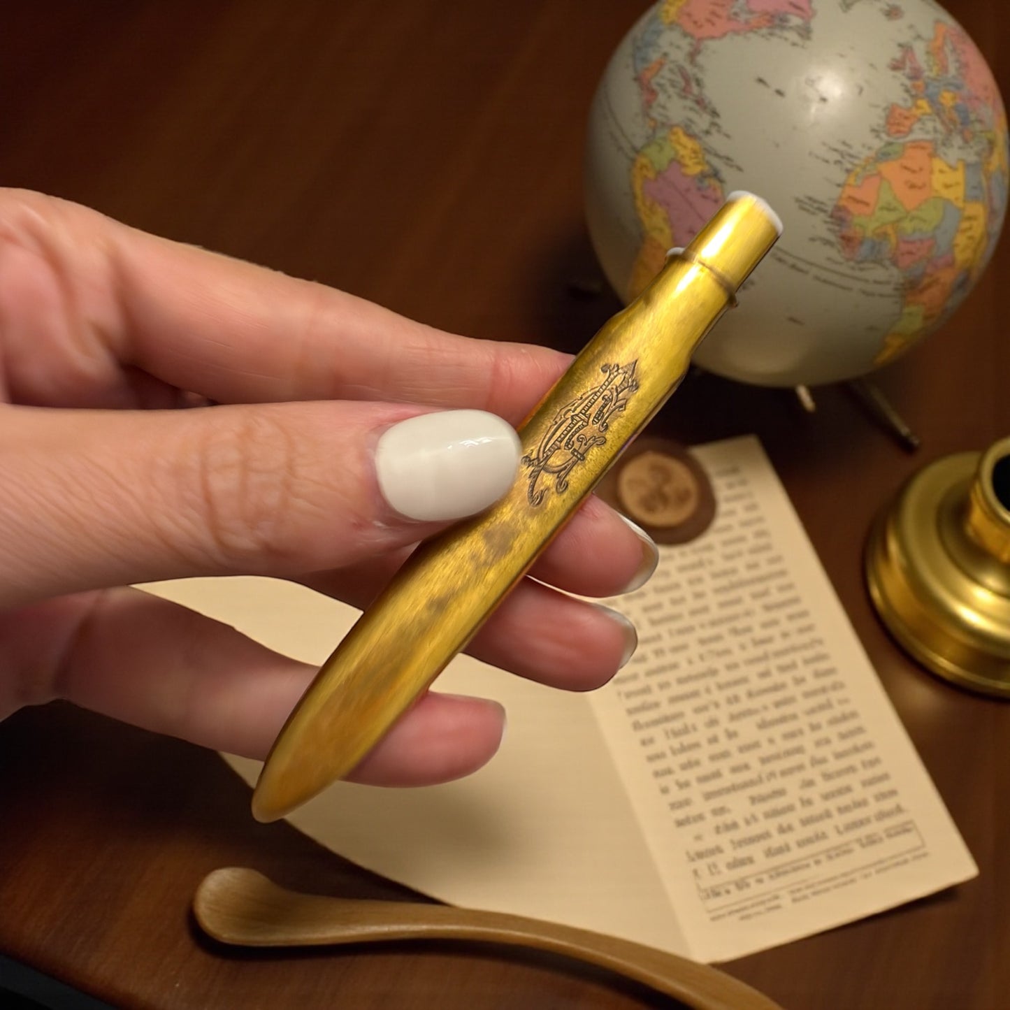 Porte-crayon con monogramma antico, belle époque