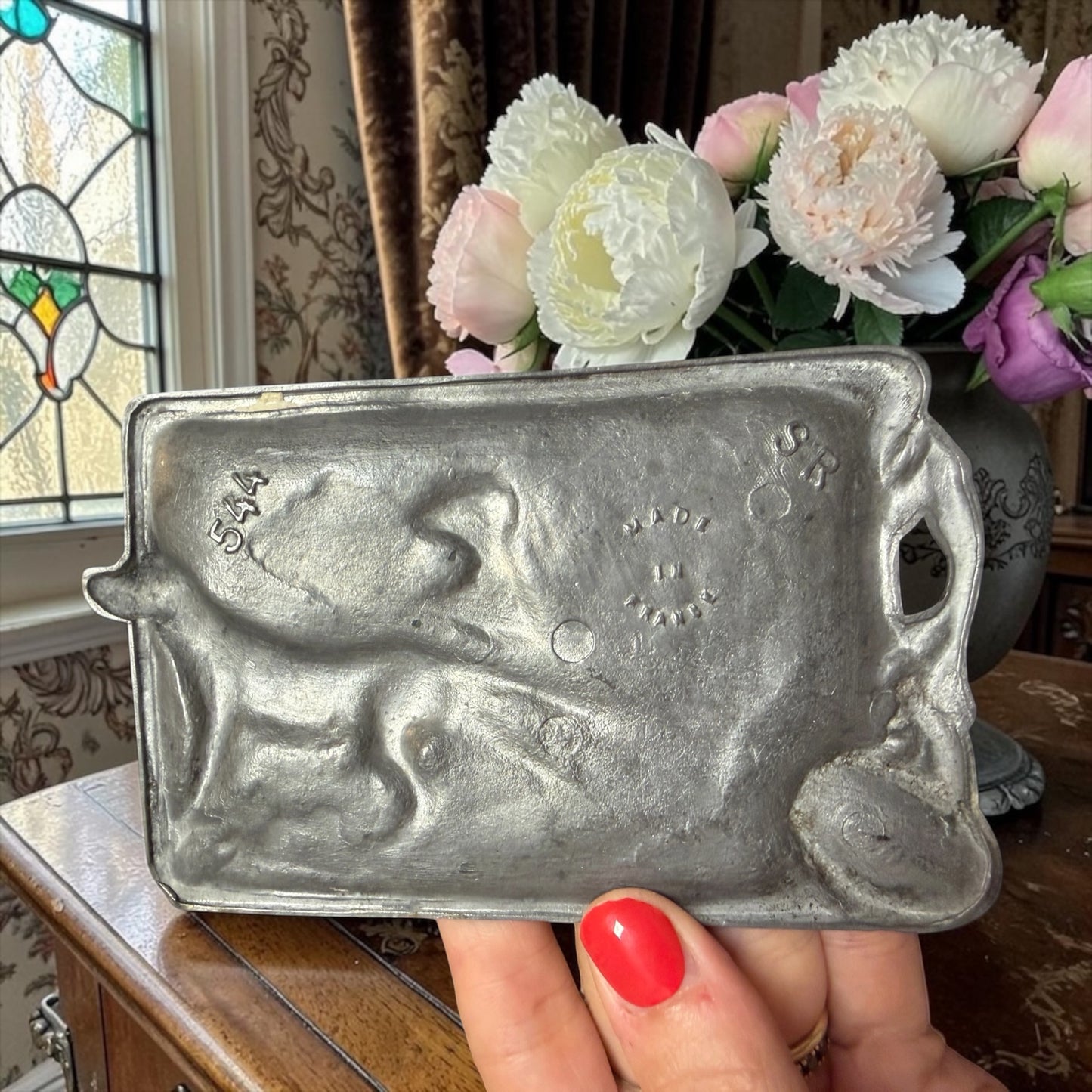Svuota tasche posacenere d’epoca mid century con rilievo venatorio firmato