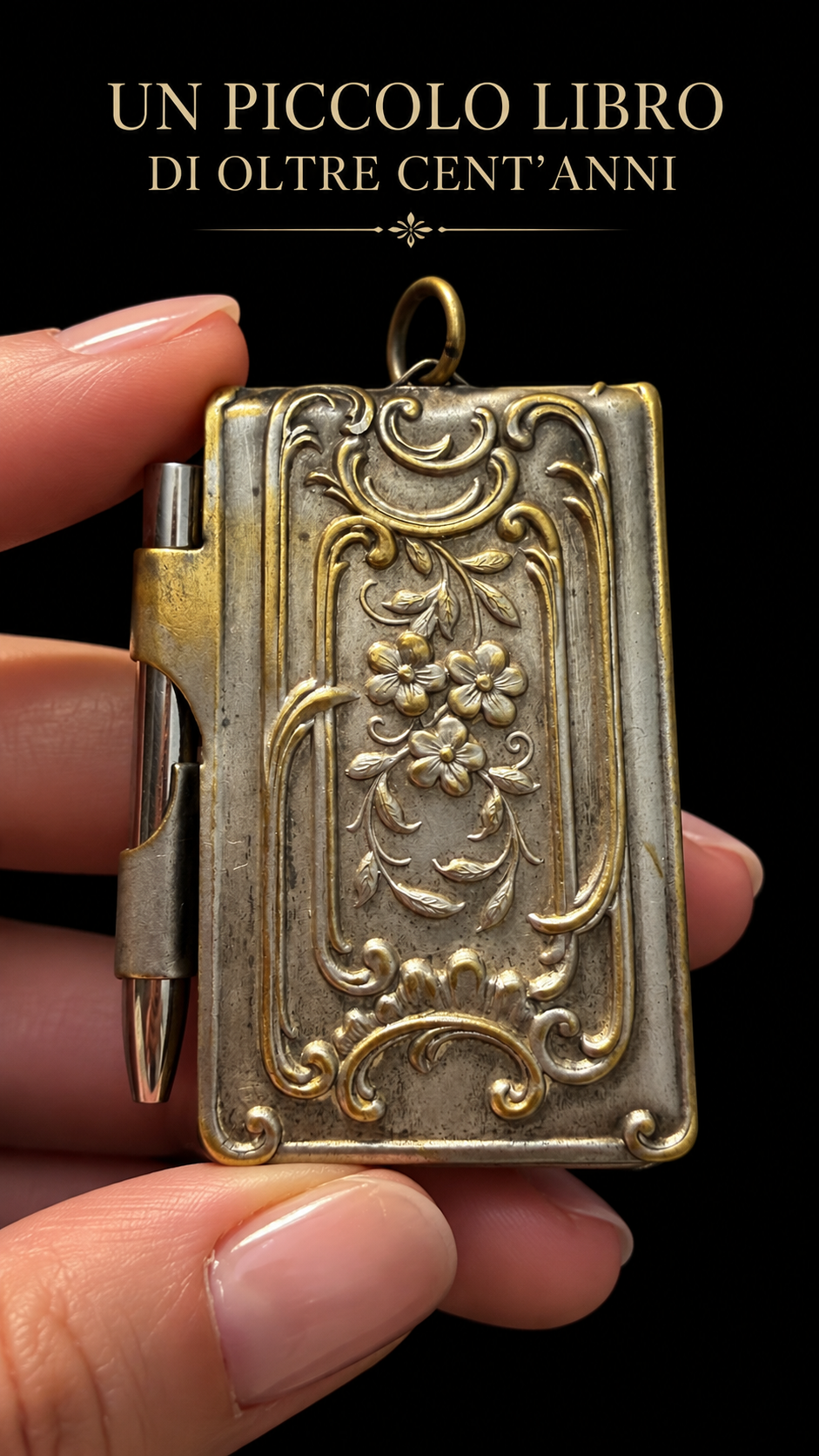 Antico carnet de bal da Châtelaine intonso con decorazione bifacciale liberty floreale e anellino