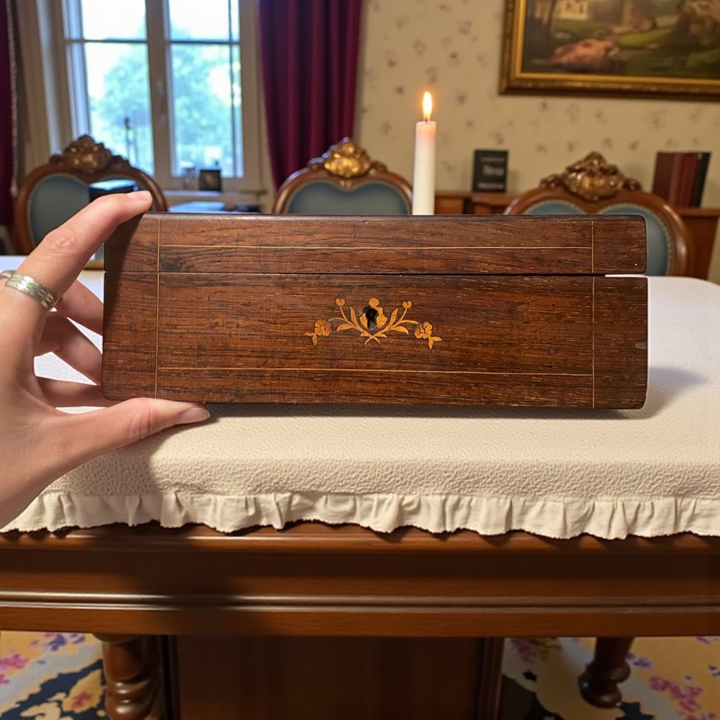 Scrigno scatola vittoriana con tarsia floreale, doppio scomparto e medaglia Giubileo Regina Vittoria