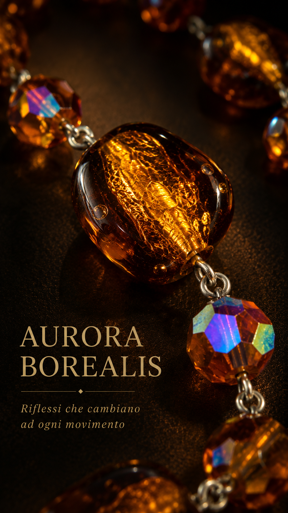 Collana a giro morbido con cristalli Aurora Borealis ed elementi in vetro irregolari con pagliuzze dorate, anni ‘60