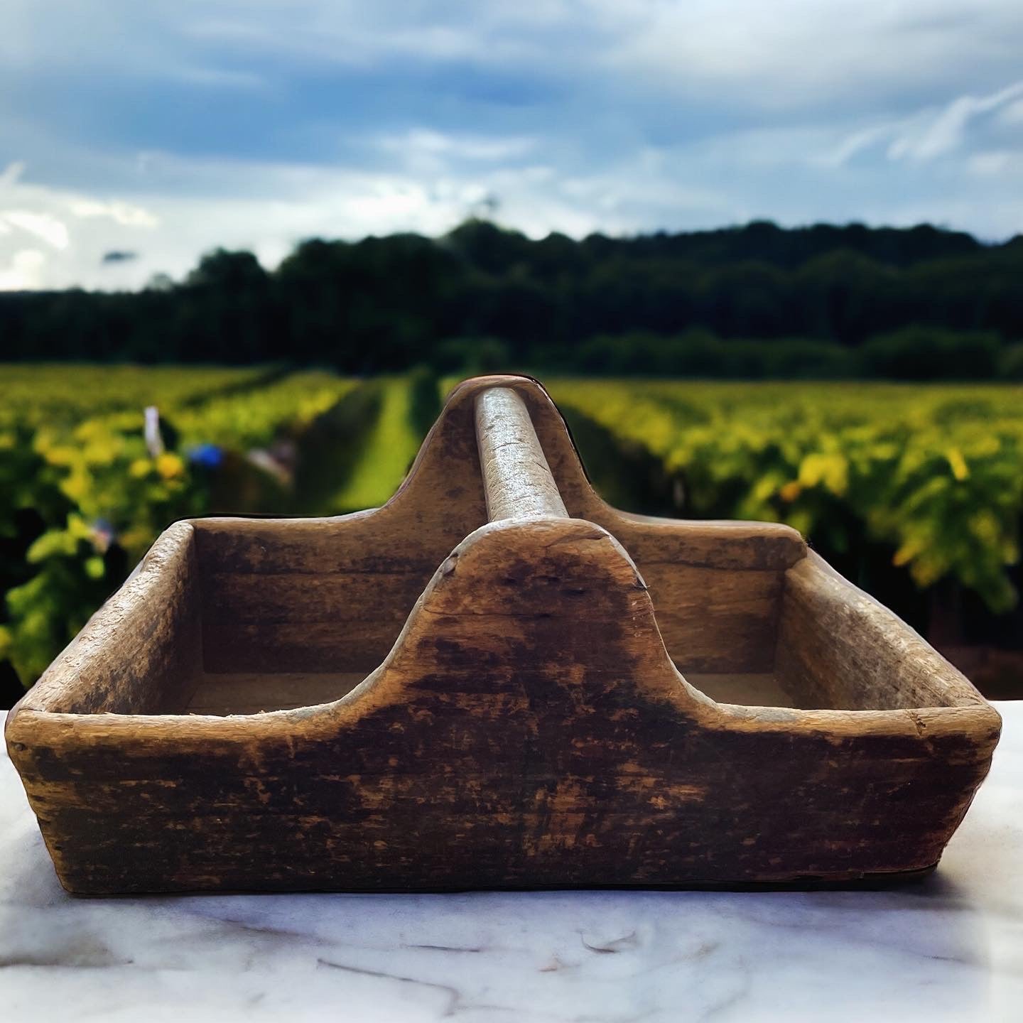 Ancient casier de rangement box