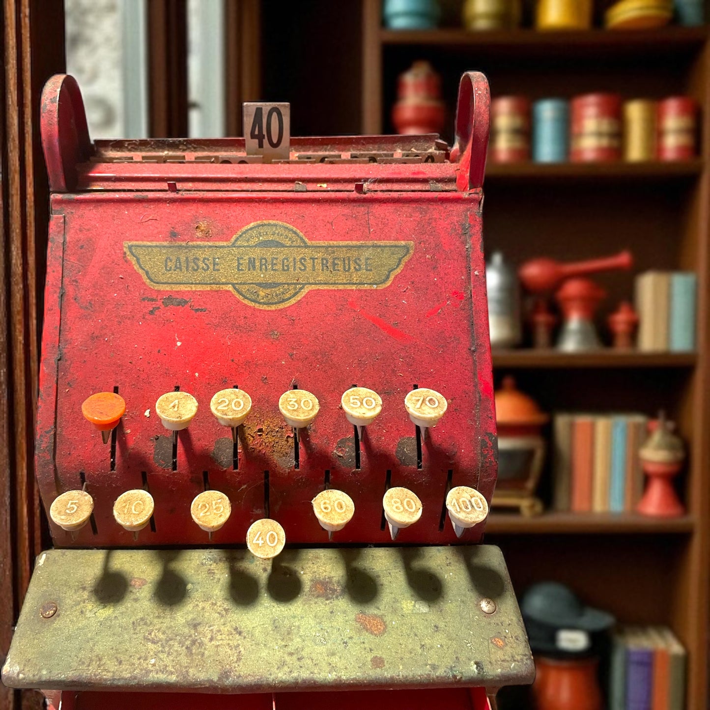 Antico registratore di cassa giocattolo metallo vintage, funzionante, anni ‘50