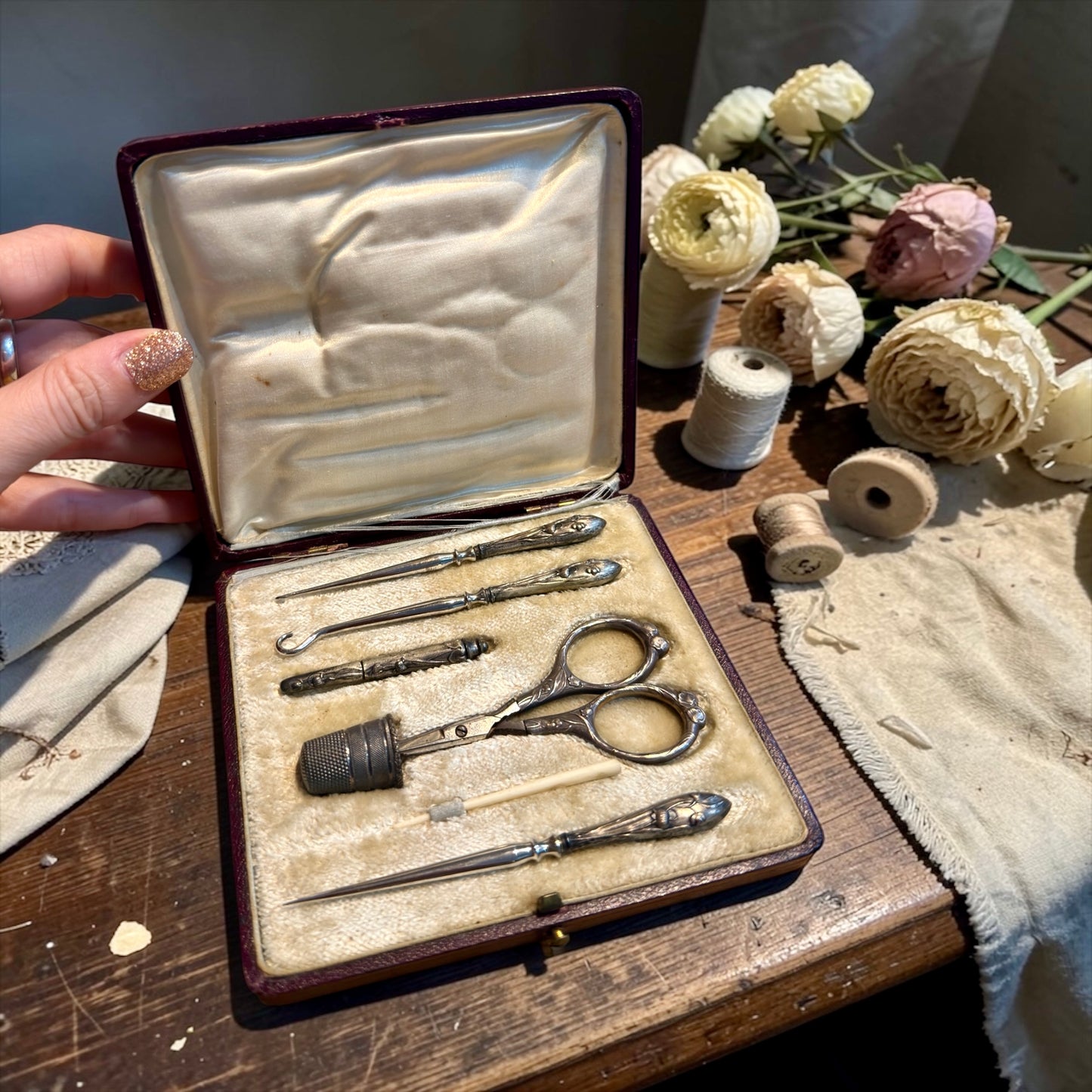 Antico set completo da cucito in custodia, placcato argento, liberty - tardo vittoriano